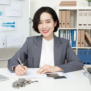 王總 – 職位：財務經理